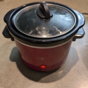 Red Slow Cooker with Glass Lid
